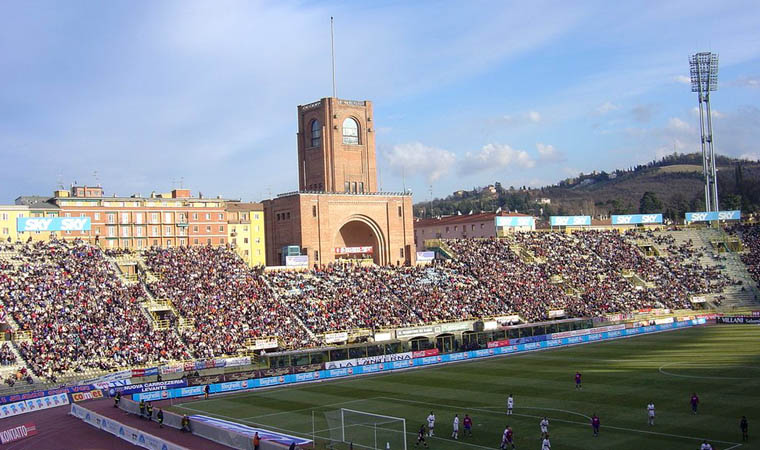 Curiosità: a Bologna tifosi raggirati da un falso referendum
