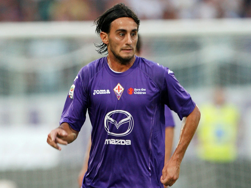 La Fiorentina, con Aquilani in partenza, cerca il centrocampista in casa Napoli,