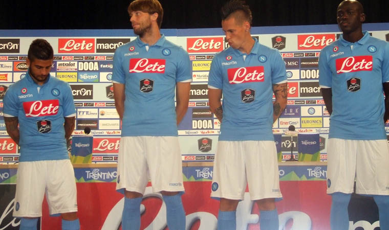SSC Napoli Twitter, questa sera maglia azzurra snobbata ancora una volta..