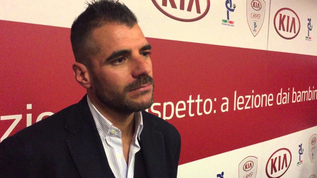 Violenza negli stadi, la proposta shock di Simone Perrotta