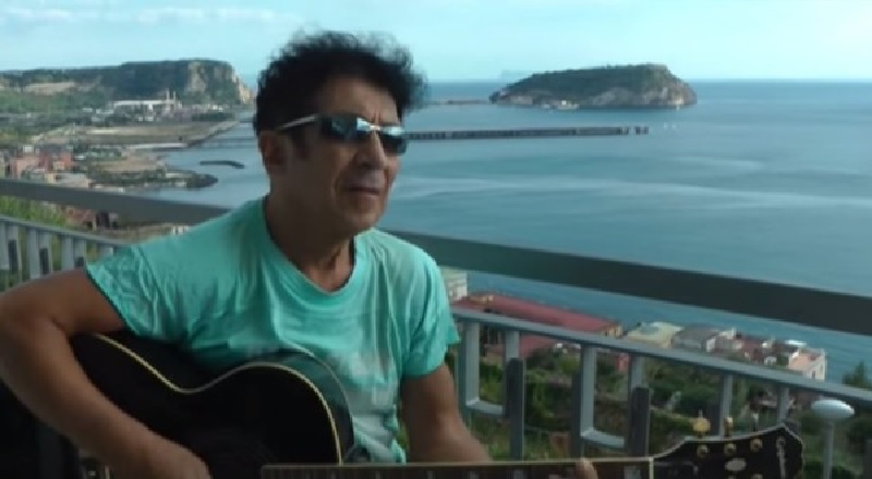 Edoardo Bennato: “Sarri bagnolese e figlio di questa terra. Se domenica batte la Fiorentina lo invito a cena”