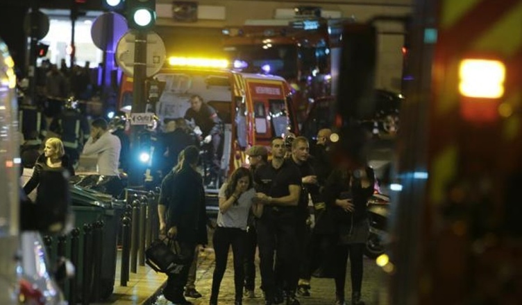Attentati a Parigi: almeno 120 morti! Proclamato lo stato d’emergenza