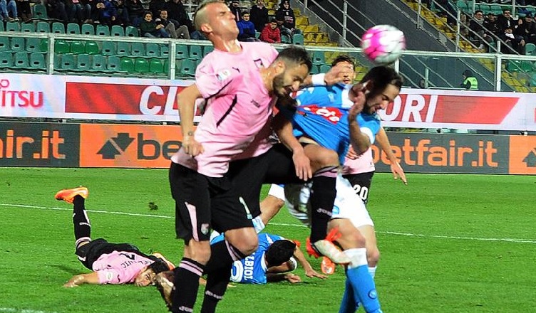 CdS – Moviola Palermo-Napoli: il capolavoro di Rocchi. Ecco perchè il rigore è netto due volte