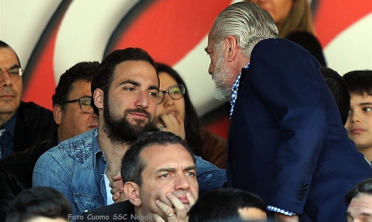 CdS – Napoli, pronto l’aumento per Higuain: De Laurentiis disposto ad un ritocco dell’ingaggio con abbassamento della clausola rescissoria