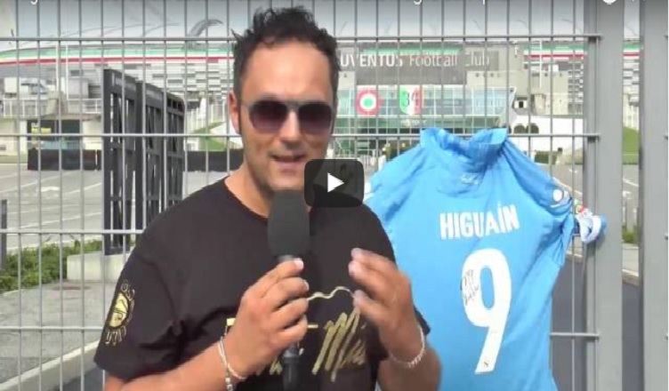 VIDEO – Da Torino, vuoi la maglia di Higuain? Poi il siparietto. L’esilarante reazione dei juventini di fronte al nostro “scherzetto”
