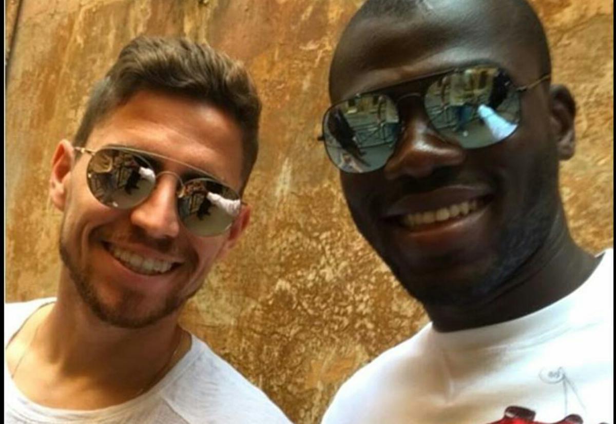 VIDEO – Jorginho e Koulibaly show ai quartieri spagnoli: “Guardate un po’ qui…”