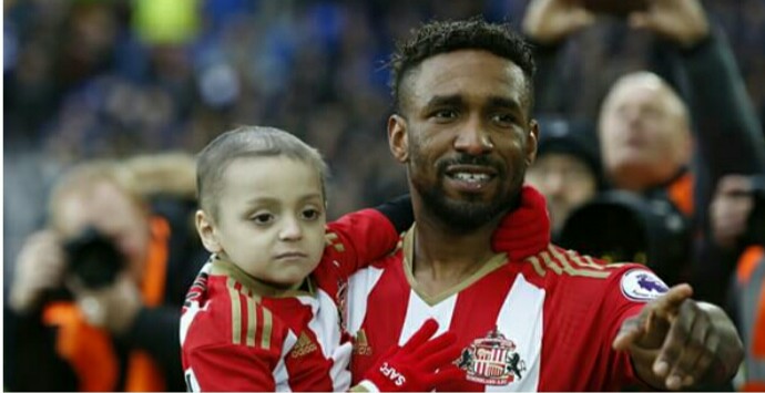 Il cuore di Defoe ADDOLORATO  per il piccolo Bradley: “Non ti lascerò solo” Commovente storia d’amore e amicizia