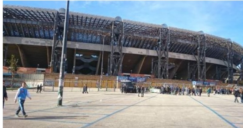 FOTO – Un tifoso dell’Inter ha attaccato un manifesto all’esterno del San Paolo. Ecco il messaggio rivolto ai tifosi partenopei