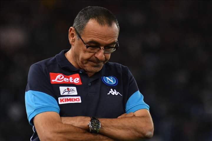 Sarri bocciato dai quotidiani: “Se il piano gara non regge non c’è modo di cambiare…”