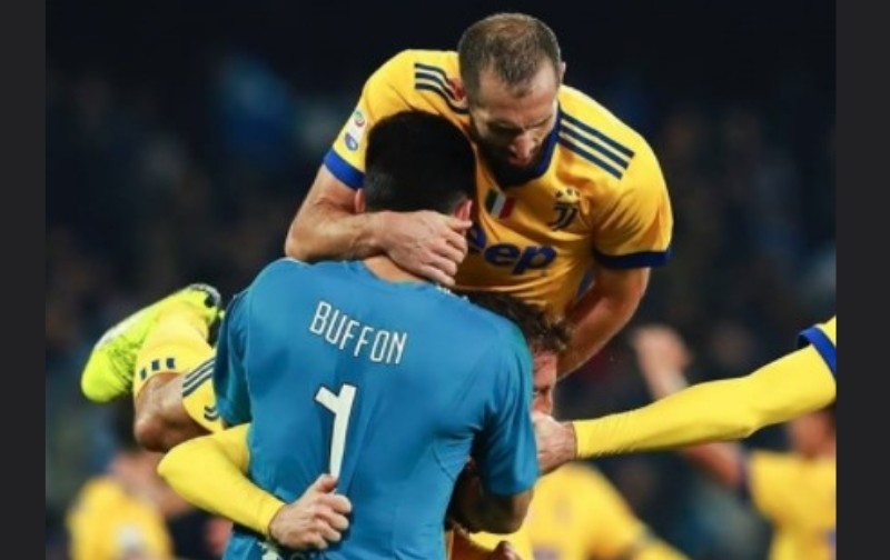 FOTO -Tifosi azzurri sorpresi: post di Buffon che esulta al San paolo sotto il ‘mi piace’ di…