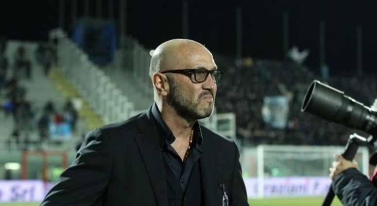 Crotone, Zenga infuriato: “Rigore Mertens? Le immagini sono chiare! Quel mani non volontario: come fa il Var a non intervenire sono arrabbiato!”