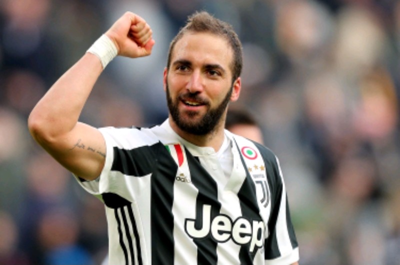 La Stampa su Higuain: “Scurdammoce ‘o passato, per Higuain non è così! È il castigatore seriale della squadra di Sarri a cui è legato, con ADL solo scintille…”