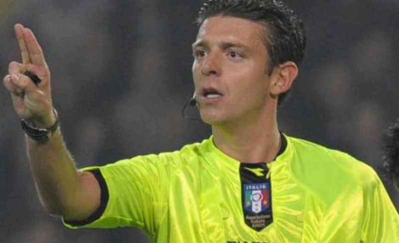 ULTIM’ORA – Decisione dell’arbitro: niente maglia blu per il Napoli, giocheranno con la prima divisa