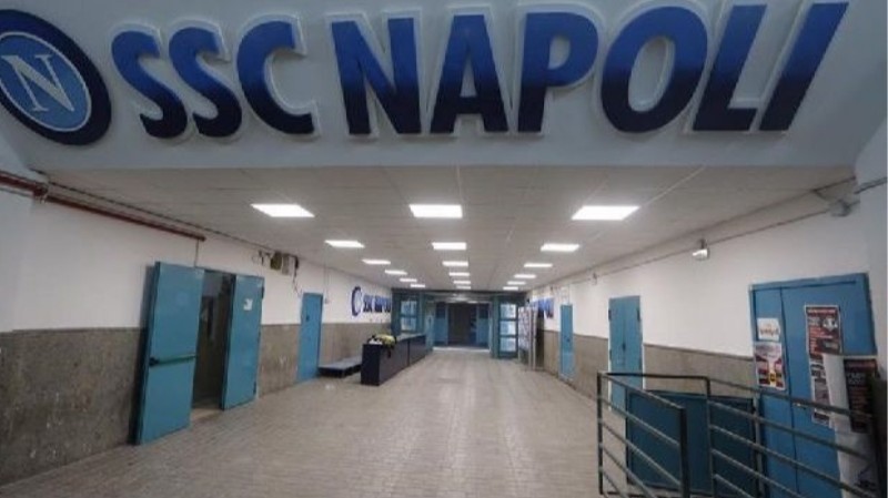 FOTO – San Paolo, tutto pronto negli spogliatoi: Napoli e Torino hanno scelto le maglie per il match