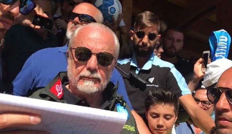 FOTO – La SSC Napoli lancia una provocazione a giornalisti e tifosi. Guardate