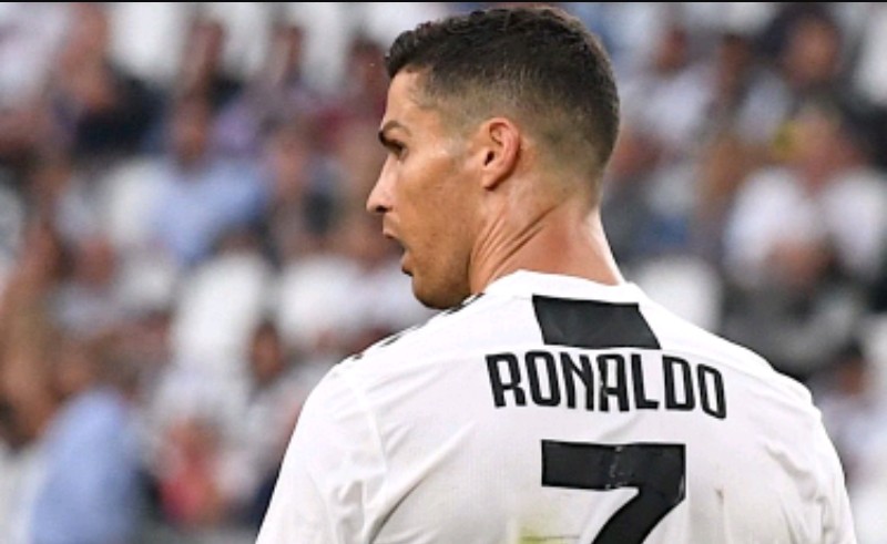 Ziliani duro: “Che uomo di m***a è Ronaldo che per dispetto non si presenta alla premiazione di Modric che gli ha fatto fare…”