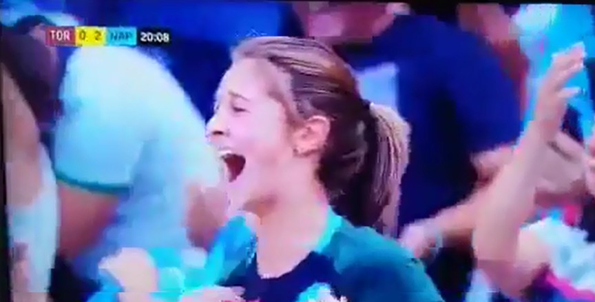 VIDEO – Tifosa azzurra impazzisce al gol di Verdi