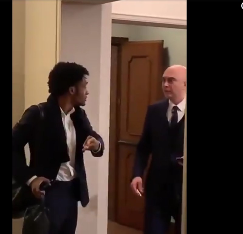 VIDEO – Juventus, Cuadrado prende in giro il Napoli: “A Firenze in albergo cerca lo Scudetto…”