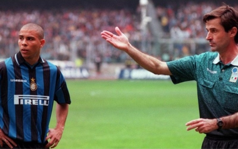 Clamoroso, l’ex arbitro Ceccarini ribadisce: “Iuliano-Ronaldo? Non avrei assegnato rigore neppure col VAR!”