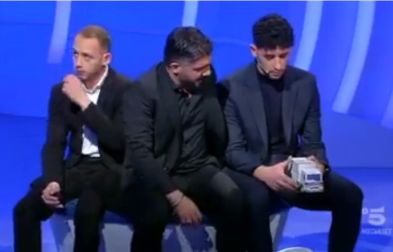 VIDEO – Gattuso show a “C’è Posta per te”, chiama Ancelotti per un regalo ad un tifoso napoletano. Guardate