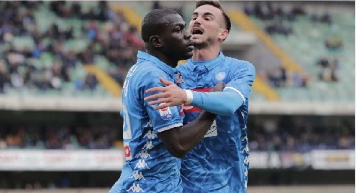Il Napoli vince a Verona e si prepara per l’Arsenal, il comunicato della società: “Kalidouble”