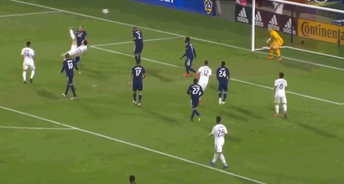 Rovesciata Ibrahimovic – Gol spettacolare contro il New England in MLS – VIDEO