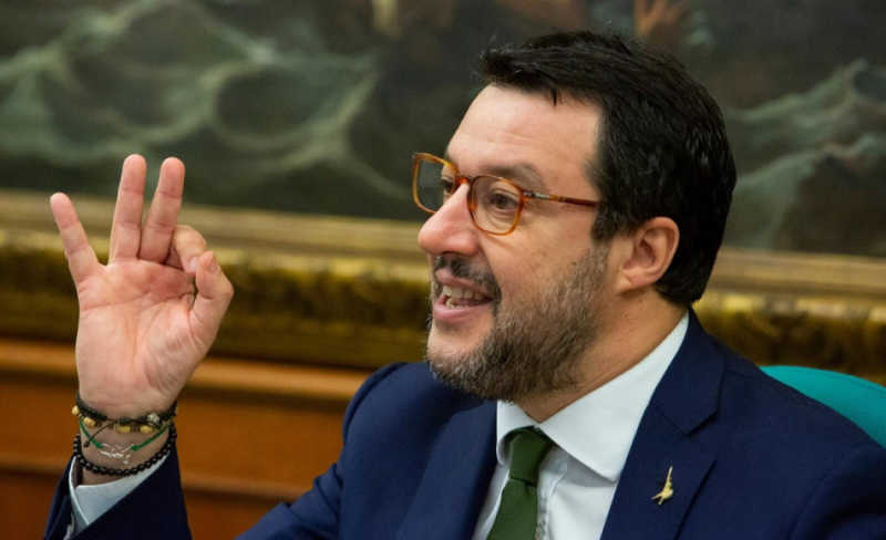 Salvini:”Spadafora ha pregiudizi sul calcio, ci sono in ballo miagliaia di posti di lavoro”