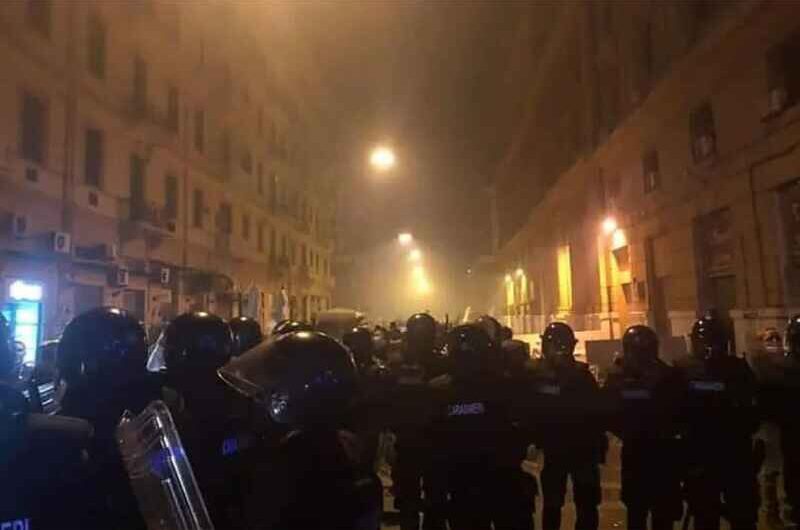 Napoli, altra protesta in corso. Il corteo verso Palazzo Santa Lucia