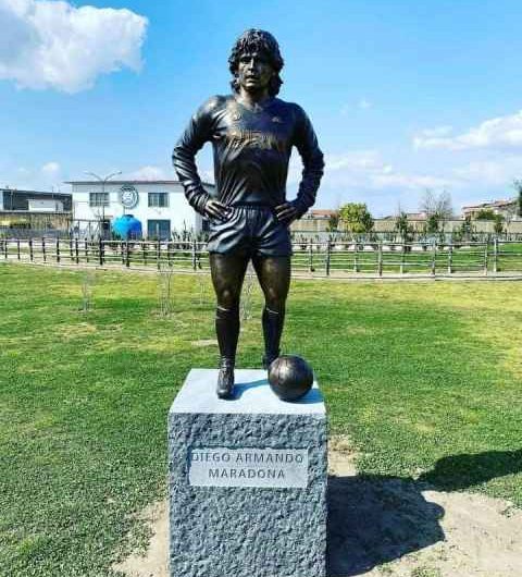 Maradona, costruita ad Acerra una statua in suo onore