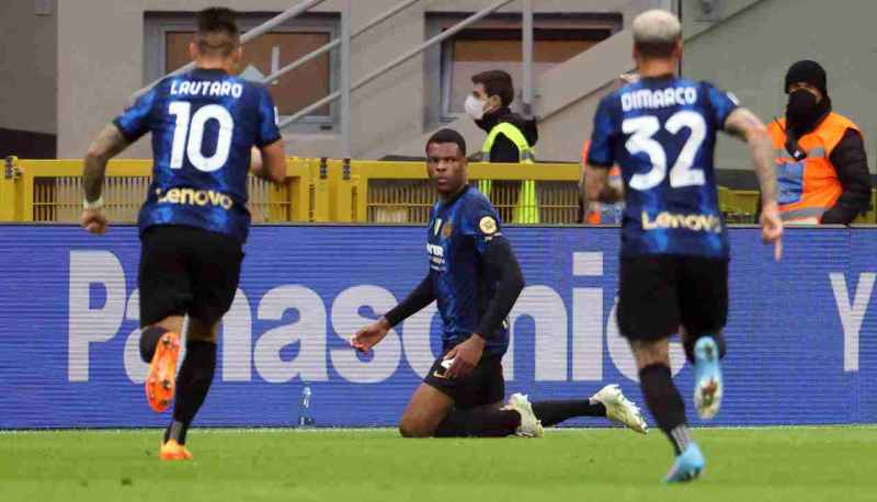 L’Inter batte la Roma e diventa prima in classifica, Napoli a meno 5 dalla vetta