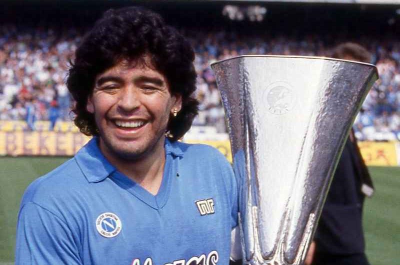 Napoli-Sassuolo, prima del fischio d’inizio omaggio a Maradona