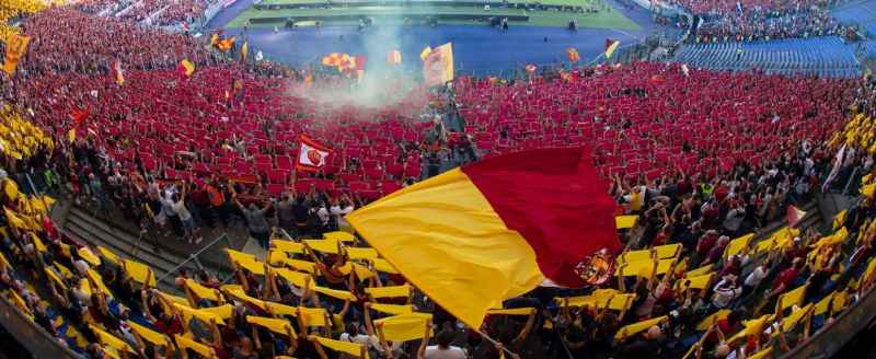 Ancora cori contro Napoli, la curva giallorossa rischia la chiusura