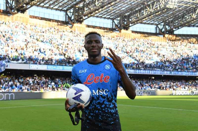L’altra partita – Il Napoli continua a volare, sul Sassuolo si abbatte l’uragano Osimhen