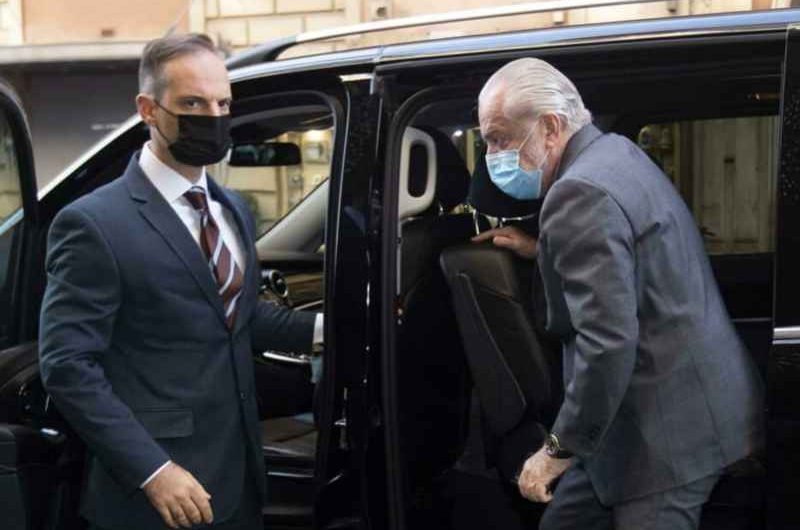 De Laurentiis è tornato a Napoli: importanti novità sui rinnovi