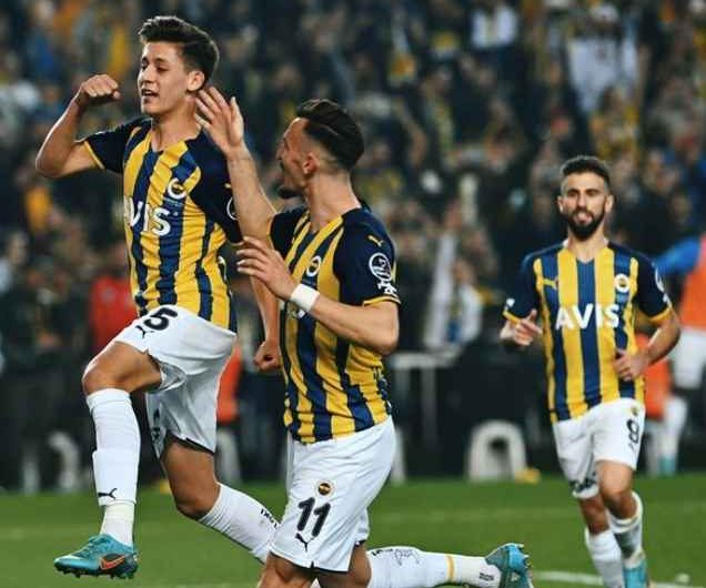 Calciomercato: tre giocatori del Fenerbahce nel mirino di Giuntoli