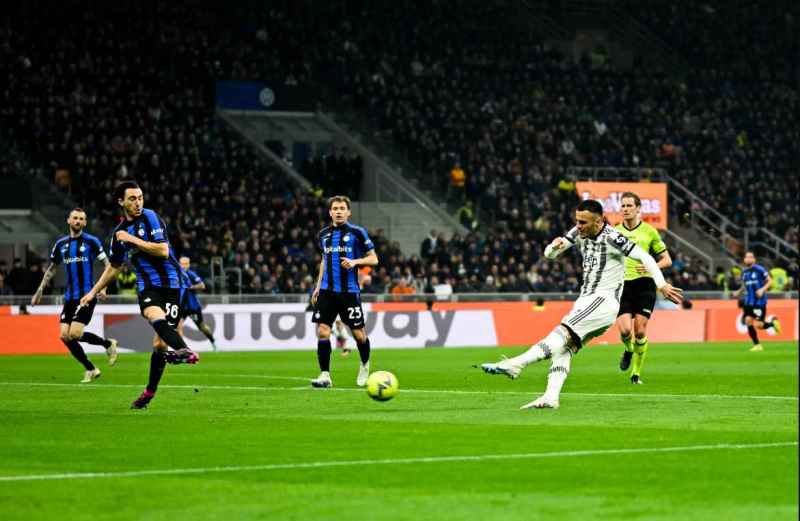 Polemiche a San Siro: Juve batte Inter ma sul gol bianconero c’è fallo di mano di Rabiot