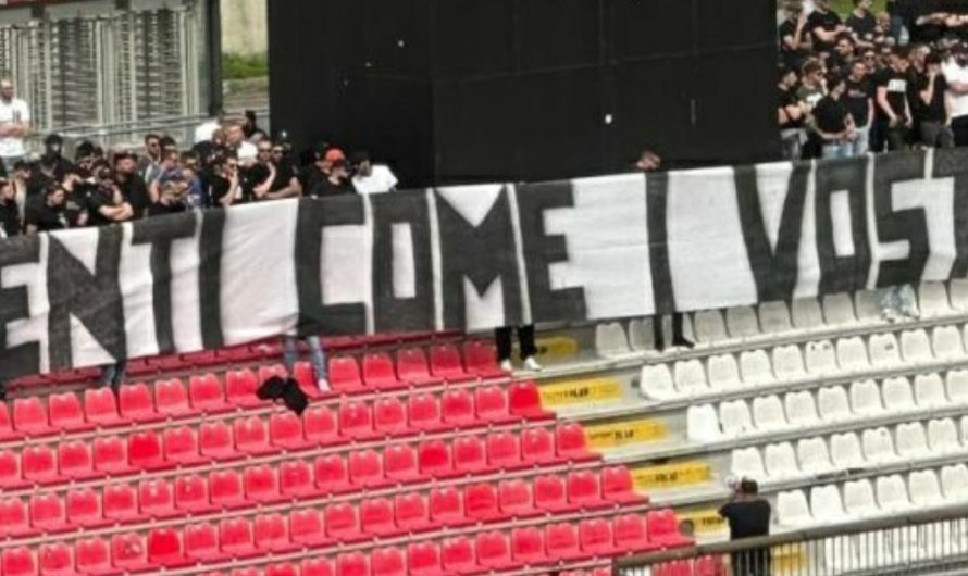 FOTO – Monza-Napoli, gli ultras azzurri contestano la squadra: striscione con messaggio chiaro